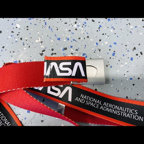 New (without Tags) NASA Belt - Red/Black - Picture 4 of 4